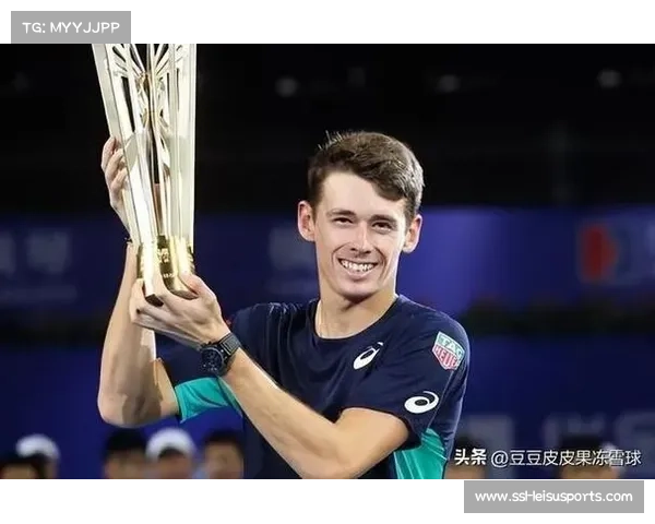 阿尔卡拉斯ATP总决赛开门红,击败德米纳尔 阿尔卡拉斯ATP总决赛开门红,击败德米纳尔